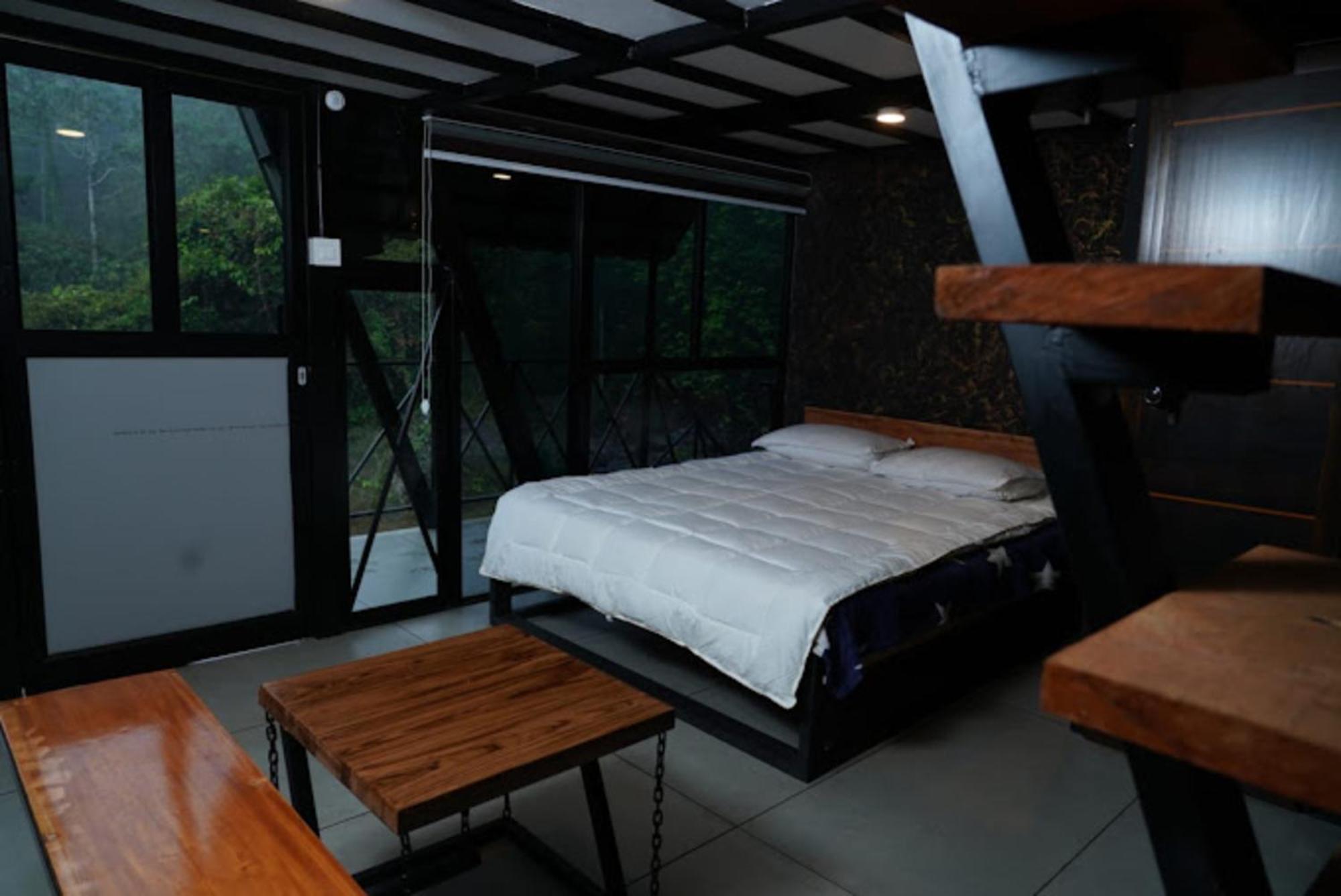 Wetlands Wayanad Pool Resort With Natural Waterfalls Padinjarathara Exterior foto